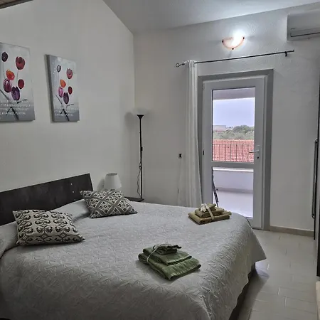 Casa Elias * אורוסיי